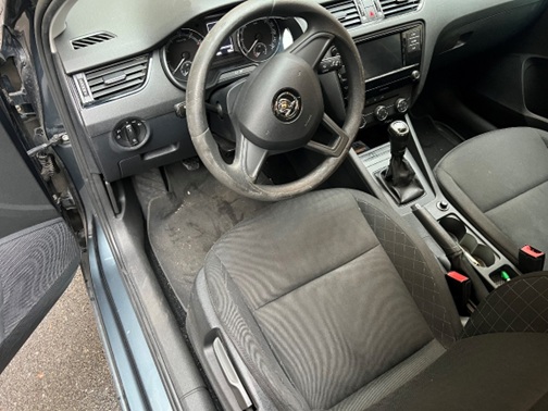 Пул активів, що складається з прав вимоги за кредитними договорами, що укладені з фізичними особами, дебіторської заборгованості суб’єктів господарювання та майнових прав за дебіторською заборгованістю, основних засобів та автотранспорту, а саме: Права вимоги за кредитними договорами, що укладені з фізичними особами, у кількості 175 угод. Дебіторська заборгованість суб’єктів господарювання та майнові права за дебіторською заборгованістю, у кількості 9 позицій. Основні засоби в кількості 644 одиниці. Легковий автомобіль SKODA OCTAVIA A7, сірий, 2019 року випуску, номер кузова ТМВАС2NE4KB006970, номер державної реєстрації АА7149ХН, інвентарний номер 447068